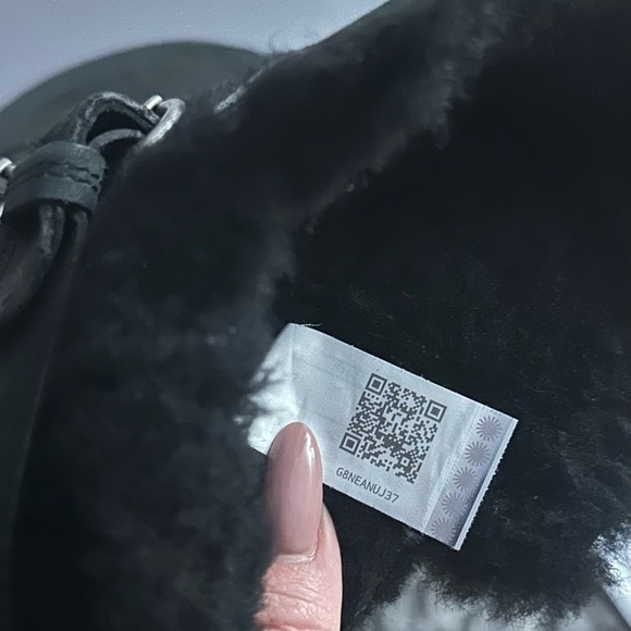 UGG BECKET LEATHER BOOTS, NWOT, water resistant, medium height, black size 9 - Picture 6 of 6